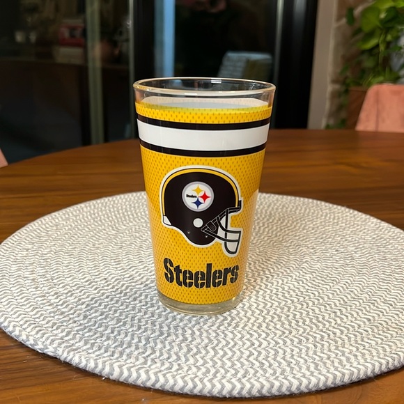 Pittsburgh Steelers Set of 4 Pint Glasses - Picture 4 of 4